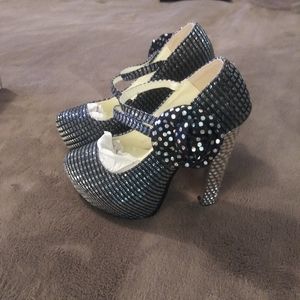 NWOB Gatuxus Women's 4" Sparkly platform high heels US Size 5